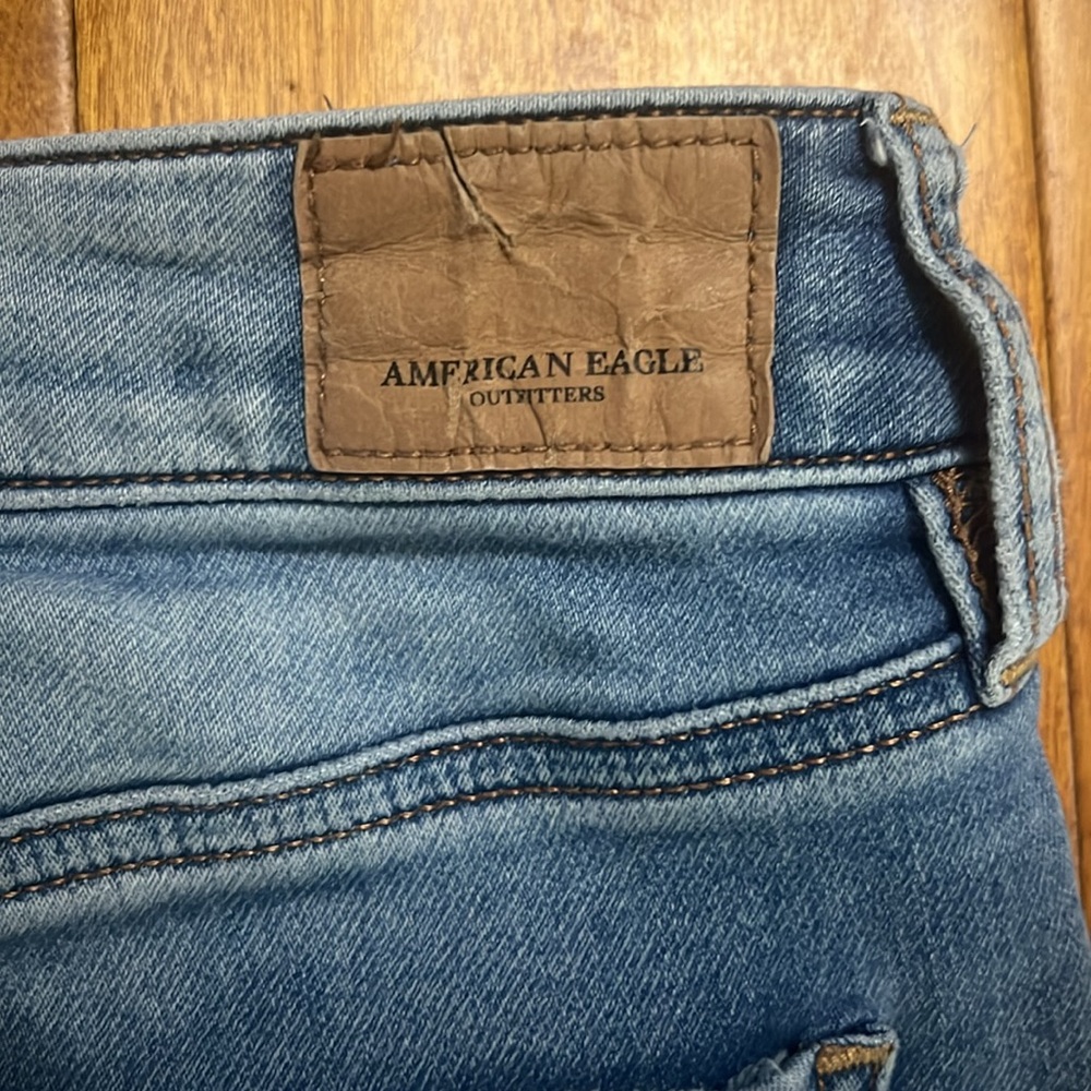 American Eagle Super Stretch Hi-Rise Denim Jean Shorts Size 6 Casual Medium Wash - Picture 9 of 10